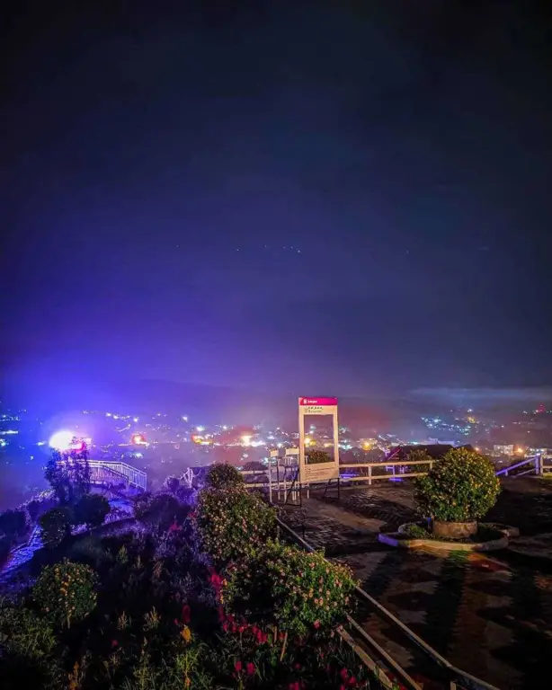 Suasana malam hari di Taman Kota Bandar Lampung Pasar Korpri