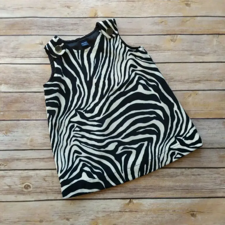 Gaya-gaya menarik dengan jumper motif zebra