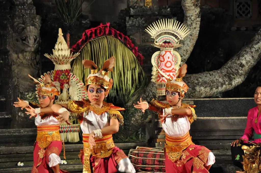 Penari tradisional Indonesia