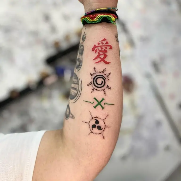 Desain tato Naruto minimalis dan elegan