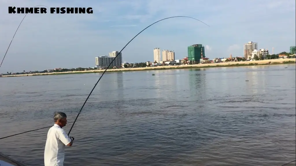 Ilustrasi berbagai teknik memancing seperti casting, spinning, dan trolling.