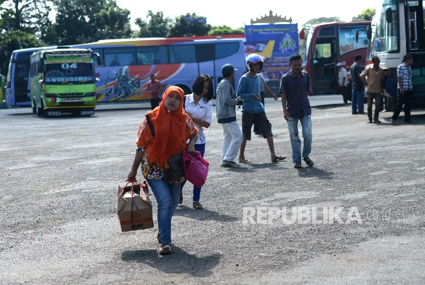 Gambar terminal bus di Bandar Lampung