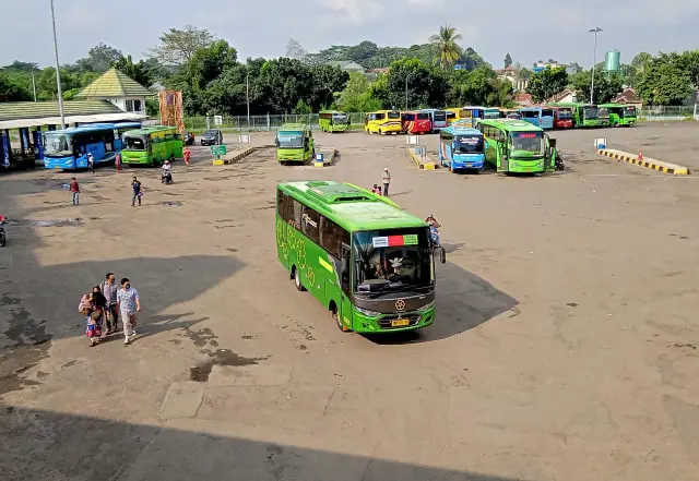 Gambar terminal bus di Bandar Lampung