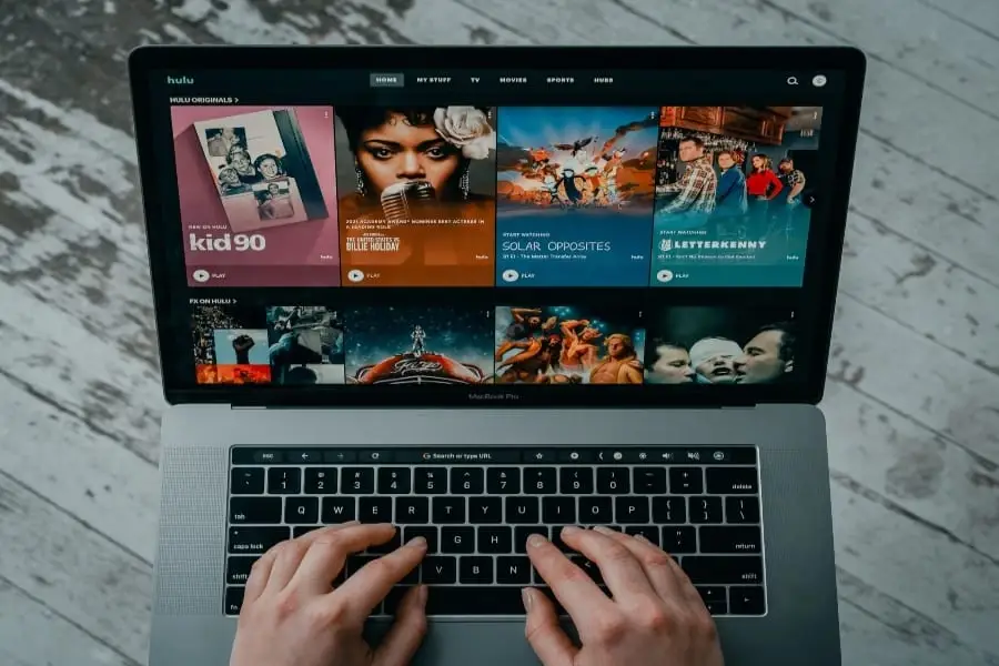Tips memilih platform streaming yang aman dan legal Tips menonton film online dengan aman