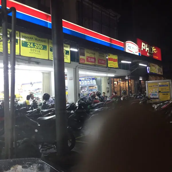 Gambar eksterior toko Indomaret