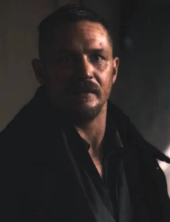 Gambar Tom Hardy sebagai James Delaney dalam serial Taboo