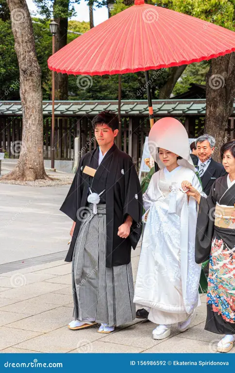 Upacara pernikahan tradisional Jepang yang sakral.