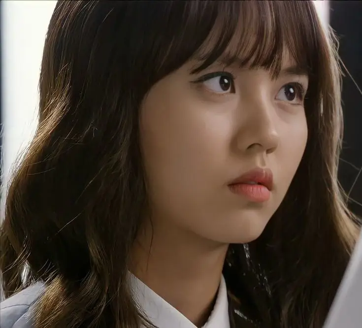 Kim So Hyun sebagai Lee Eun Bi dan Go Eun Byul