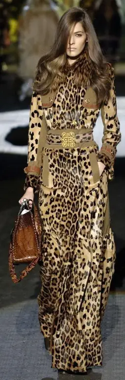 Berbagai macam pakaian dan aksesoris dengan motif leopard