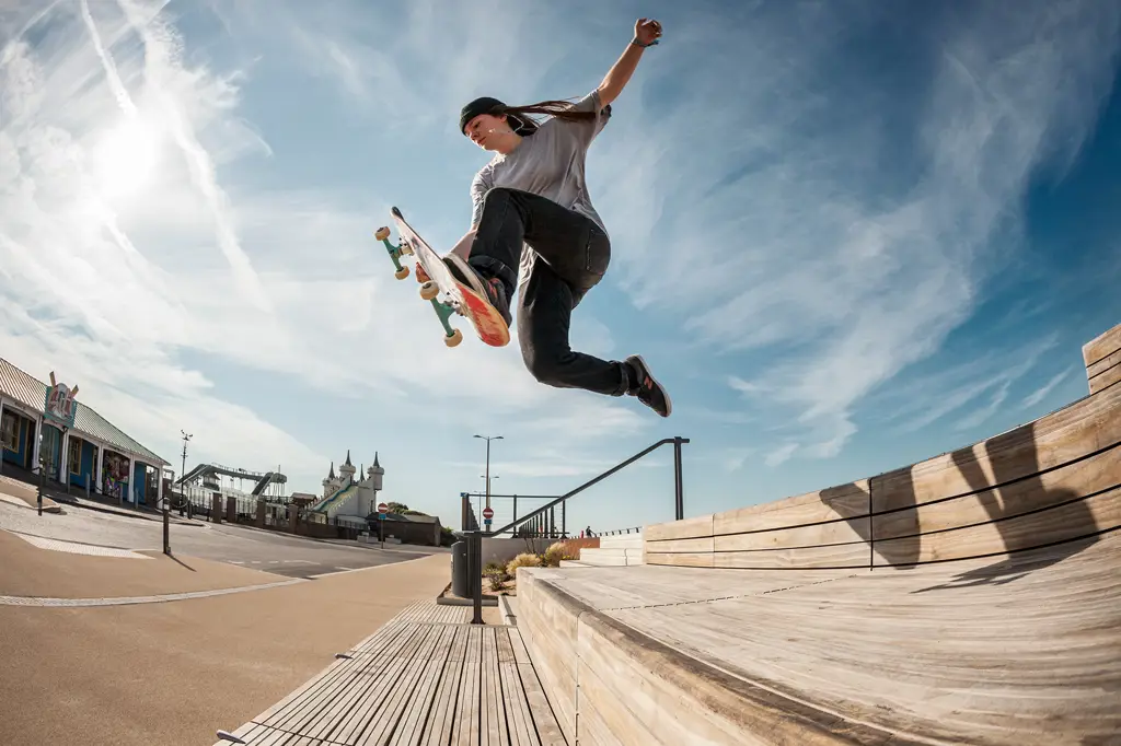 Gambar berbagai trik skateboarding yang keren