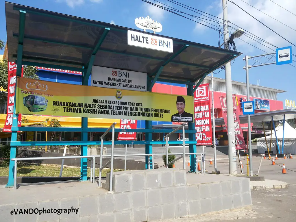 Gambar truk pengiriman BRT di Bandar Lampung