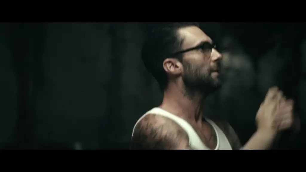 Cuplikan video musik Animals Maroon 5