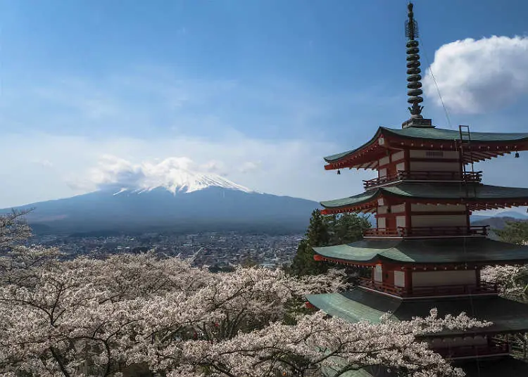 Gambar warisan budaya Jepang seperti kimono atau kuil