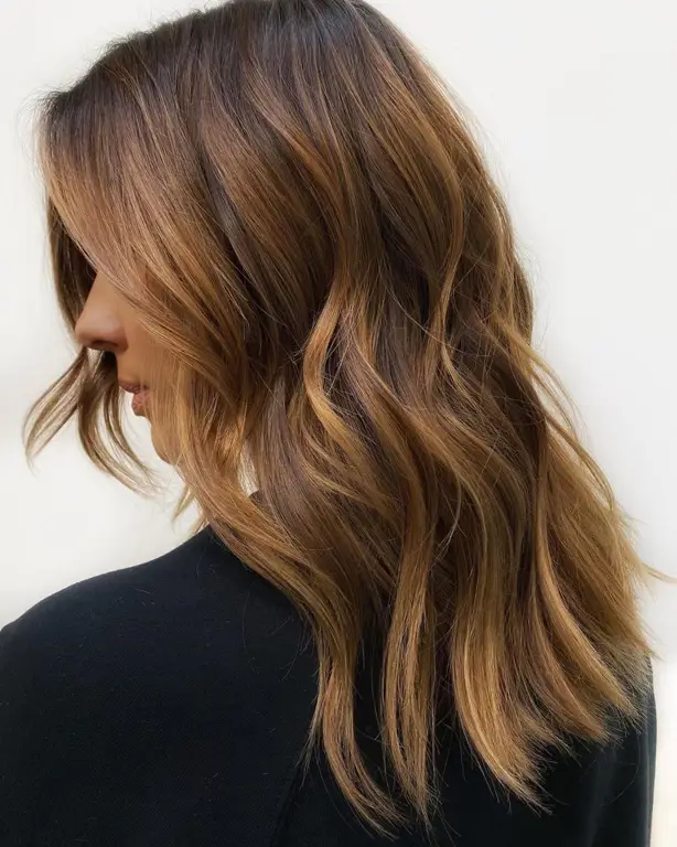 Contoh warna rambut caramel