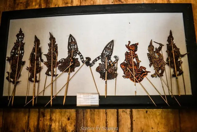 Pertunjukan wayang kulit tradisional Indonesia